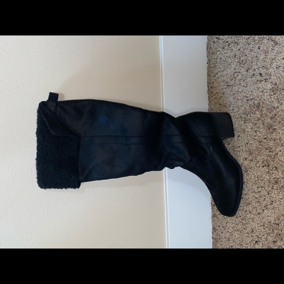 All black boots with fuzzy top - Picture 2 of 2